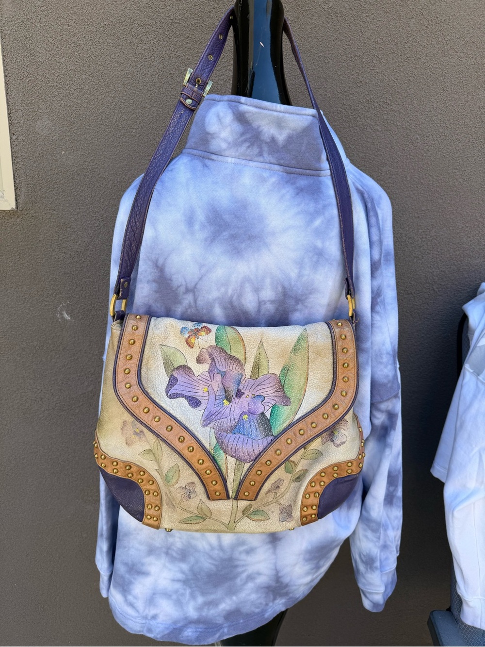 Magnifique Hand‑Painted Vintage Leather Shoulder Bag – Floral Art, Studded Trim
